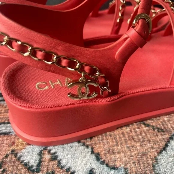 Chanel Coral Pink 2021 Interlocking CC Logo Gladiator Sandals Leather Gold Chain - Picture 4 of 10